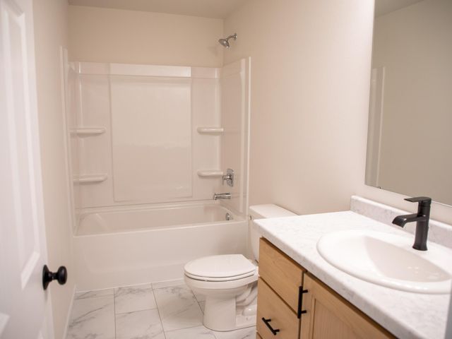 1474 66th Avenue S, Fargo, ND 58104