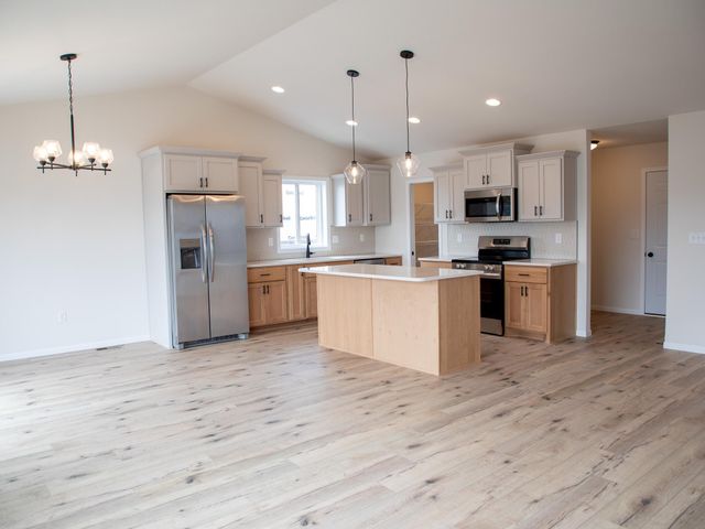 1474 66th Avenue S, Fargo, ND 58104