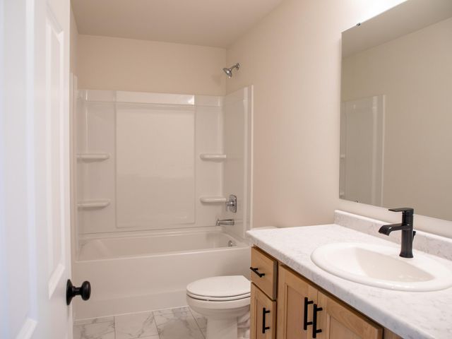 1474 66th Avenue S, Fargo, ND 58104