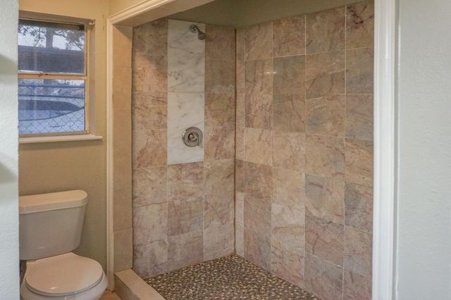 8521 Woodlyn Road, Houston, TX 77028