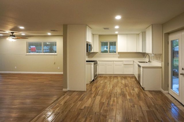 8521 Woodlyn Road, Houston, TX 77028