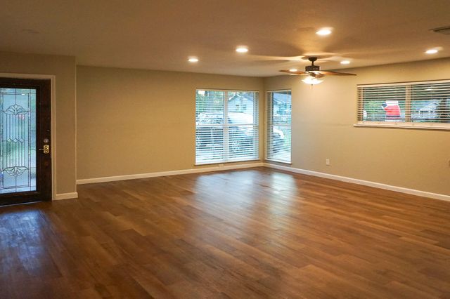 8521 Woodlyn Road, Houston, TX 77028