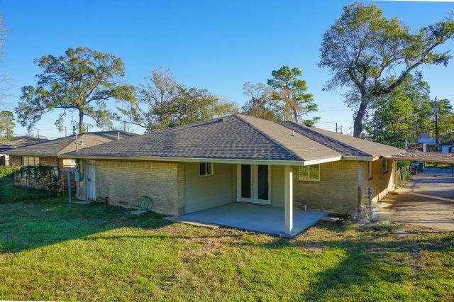 8521 Woodlyn Road, Houston, TX 77028