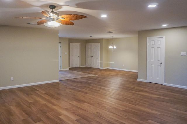 8521 Woodlyn Road, Houston, TX 77028