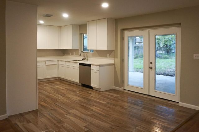 8521 Woodlyn Road, Houston, TX 77028