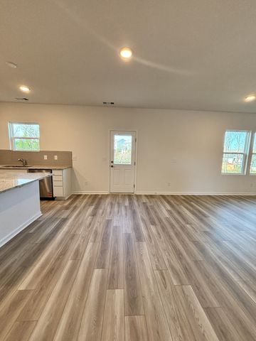 480 Jet Stream Dr, La Vergne, TN 37086