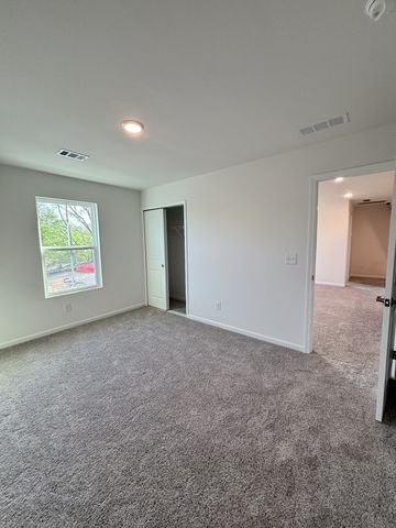 480 Jet Stream Dr, La Vergne, TN 37086
