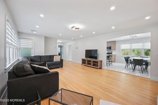 2025 Lesser Parkway, Oakhurst, NJ 07755