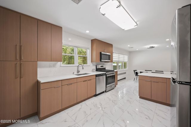 2025 Lesser Parkway, Oakhurst, NJ 07755