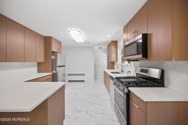 2025 Lesser Parkway, Oakhurst, NJ 07755