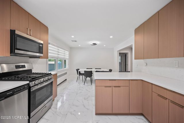 2025 Lesser Parkway, Oakhurst, NJ 07755