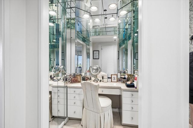 5555 Del Monte Drive 1305, Houston, TX 77056