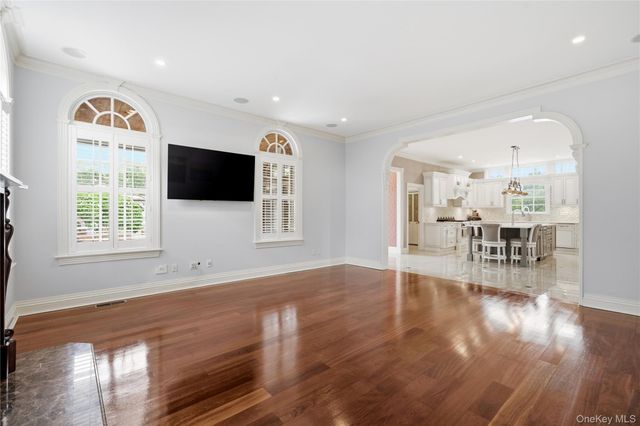 6 Sunhill Road, Nesconset, NY 11767