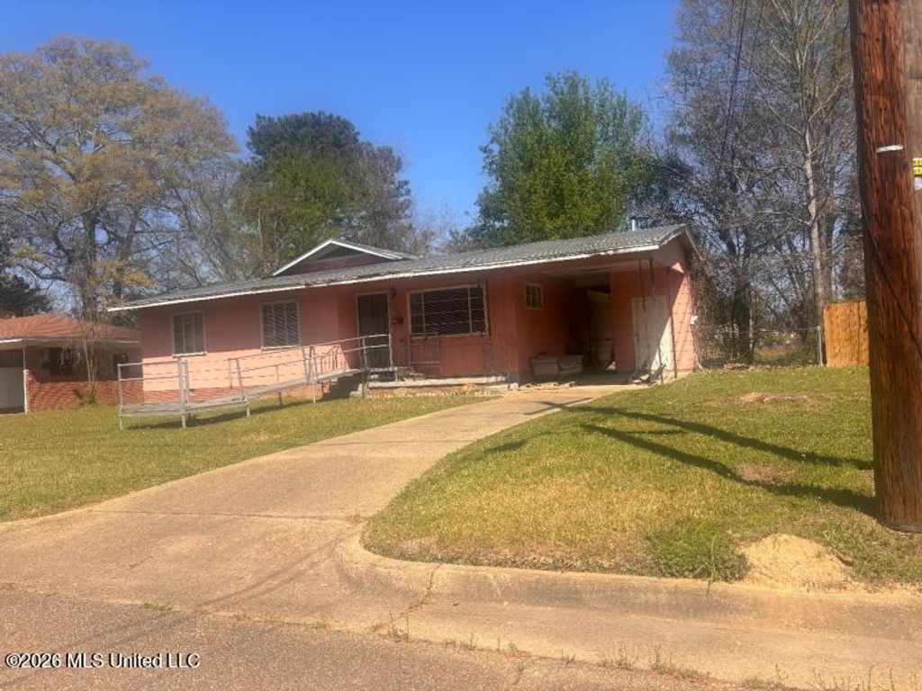 2206 Margaret W Alexander Drive, Jackson, MS 39213