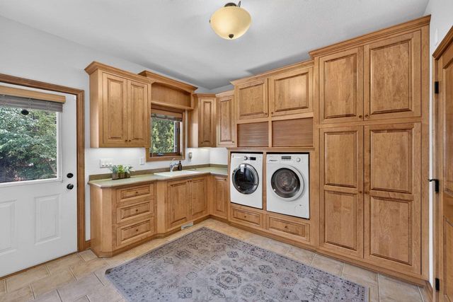 W213N5230 Golfview DRIVE, Menomonee Falls, WI 53051