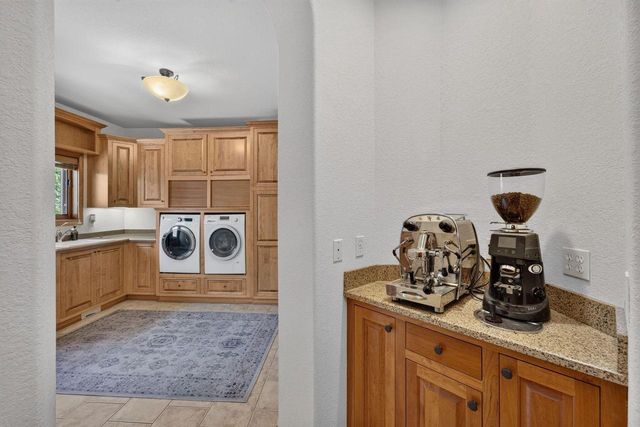 W213N5230 Golfview DRIVE, Menomonee Falls, WI 53051