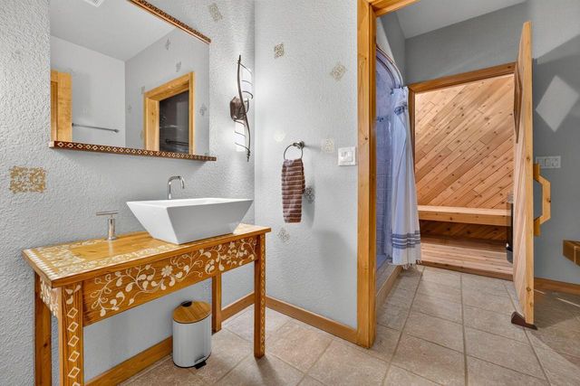 W213N5230 Golfview DRIVE, Menomonee Falls, WI 53051