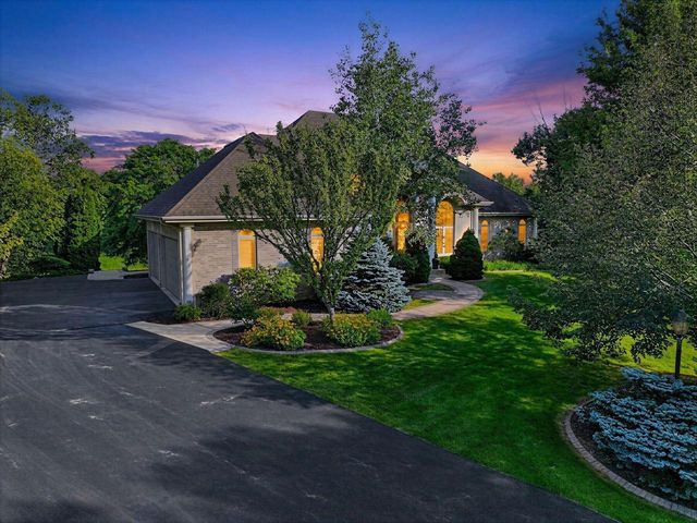 W213N5230 Golfview DRIVE, Menomonee Falls, WI 53051