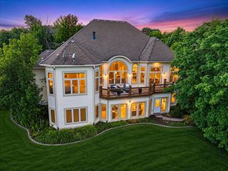 W213N5230 Golfview DRIVE, Menomonee Falls, WI 53051