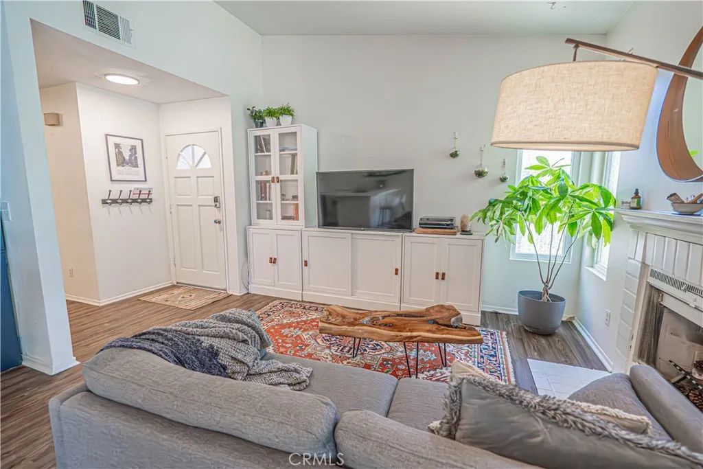 2402 Pleasant Way H, Thousand Oaks, CA 91362