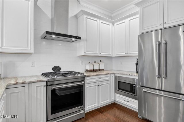 46 Union Avenue 205, Saratoga Springs, Inside, NY 12866