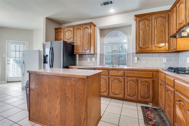 1740 Bramble Creek Drive, Desoto, TX 75115