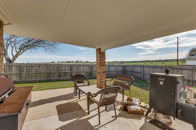 1740 Bramble Creek Drive, Desoto, TX 75115