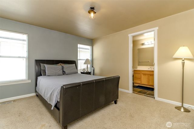 2707 9th Street SE, Puyallup, WA 98374