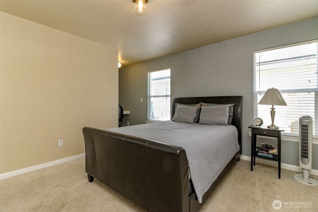 2707 9th Street SE, Puyallup, WA 98374
