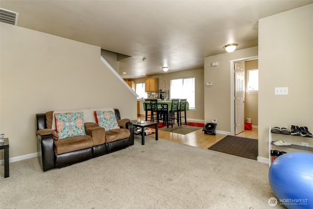 2707 9th Street SE, Puyallup, WA 98374
