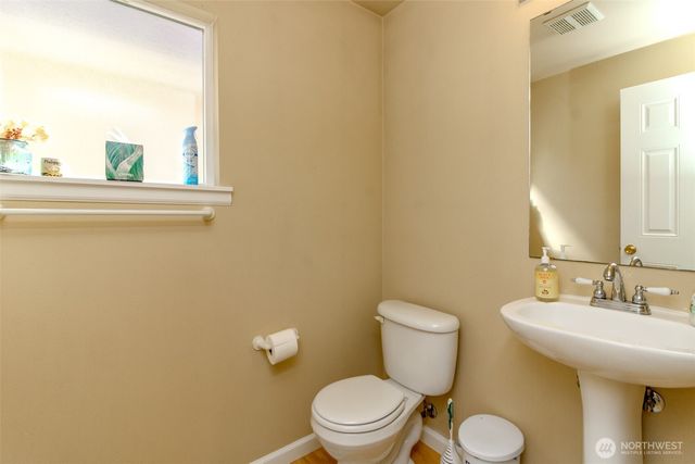 2707 9th Street SE, Puyallup, WA 98374