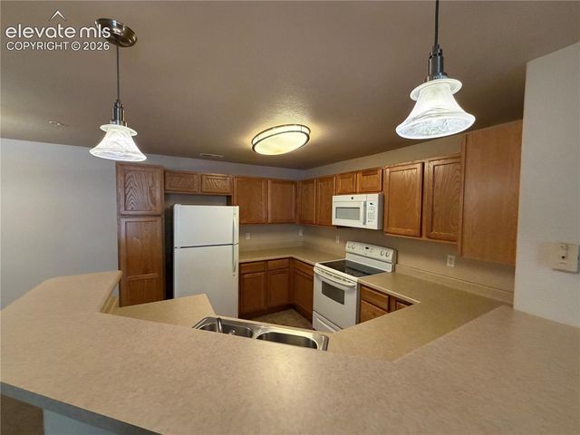 605 Cougar Bluff Point 105, Colorado Springs, CO 80906