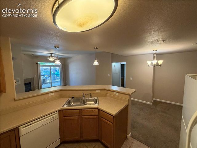 605 Cougar Bluff Point 105, Colorado Springs, CO 80906