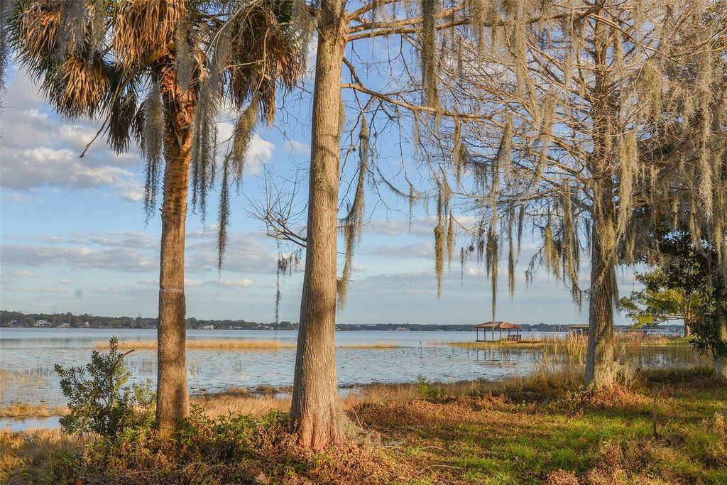 Image 2 of property listing at 11010 SCHOONER WAY, Windermere, FL 34786