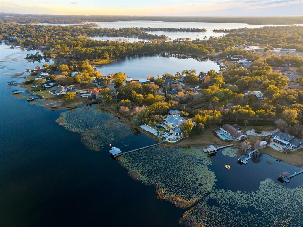 Image 14 of property listing at 11010 SCHOONER WAY, Windermere, FL 34786