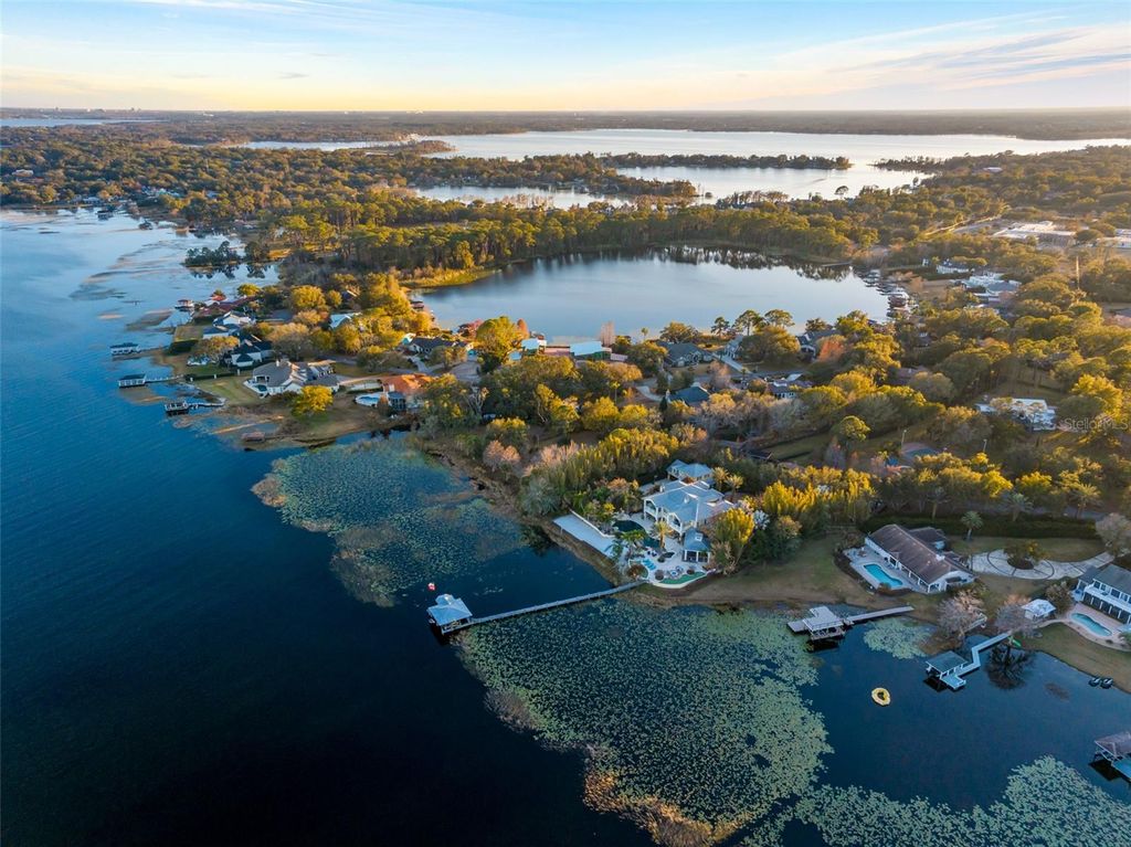 Image 15 of property listing at 11010 SCHOONER WAY, Windermere, FL 34786