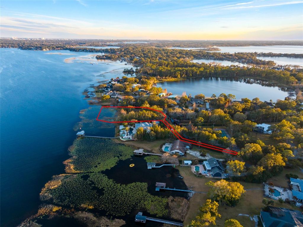 Image 16 of property listing at 11010 SCHOONER WAY, Windermere, FL 34786