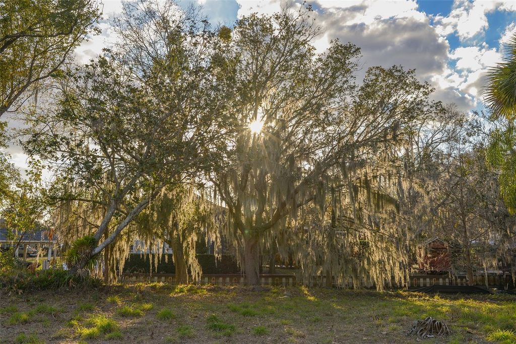 Image 20 of property listing at 11010 SCHOONER WAY, Windermere, FL 34786