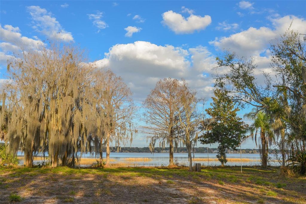 Image 24 of property listing at 11010 SCHOONER WAY, Windermere, FL 34786