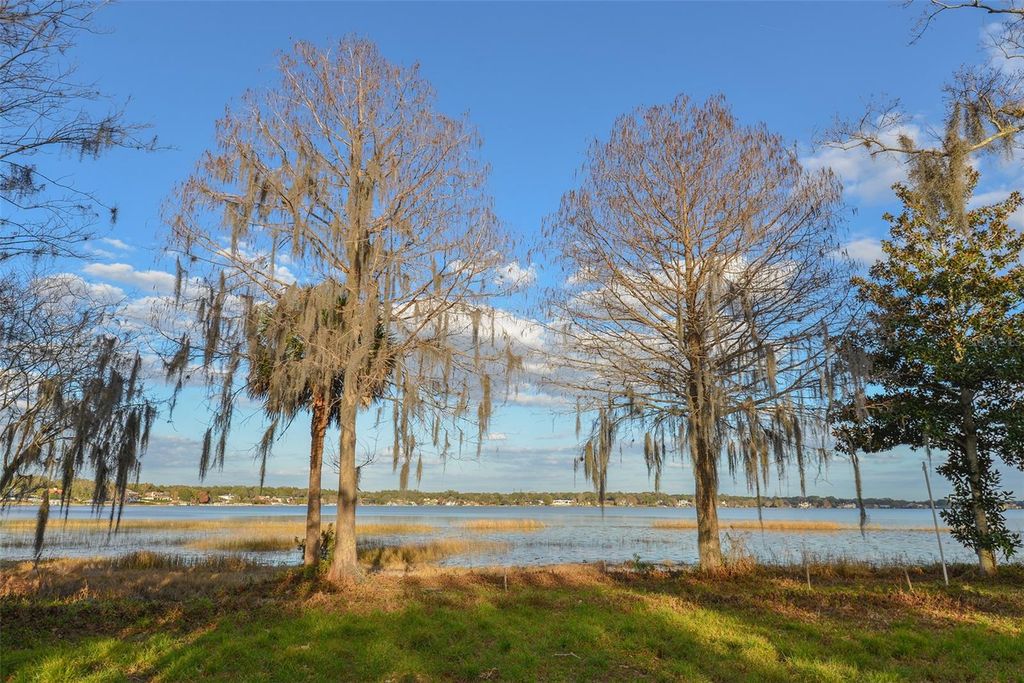 Image 25 of property listing at 11010 SCHOONER WAY, Windermere, FL 34786