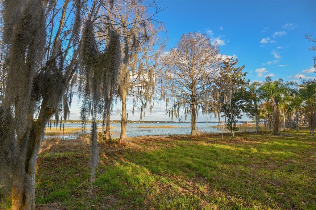 Image 26 of property listing at 11010 SCHOONER WAY, Windermere, FL 34786