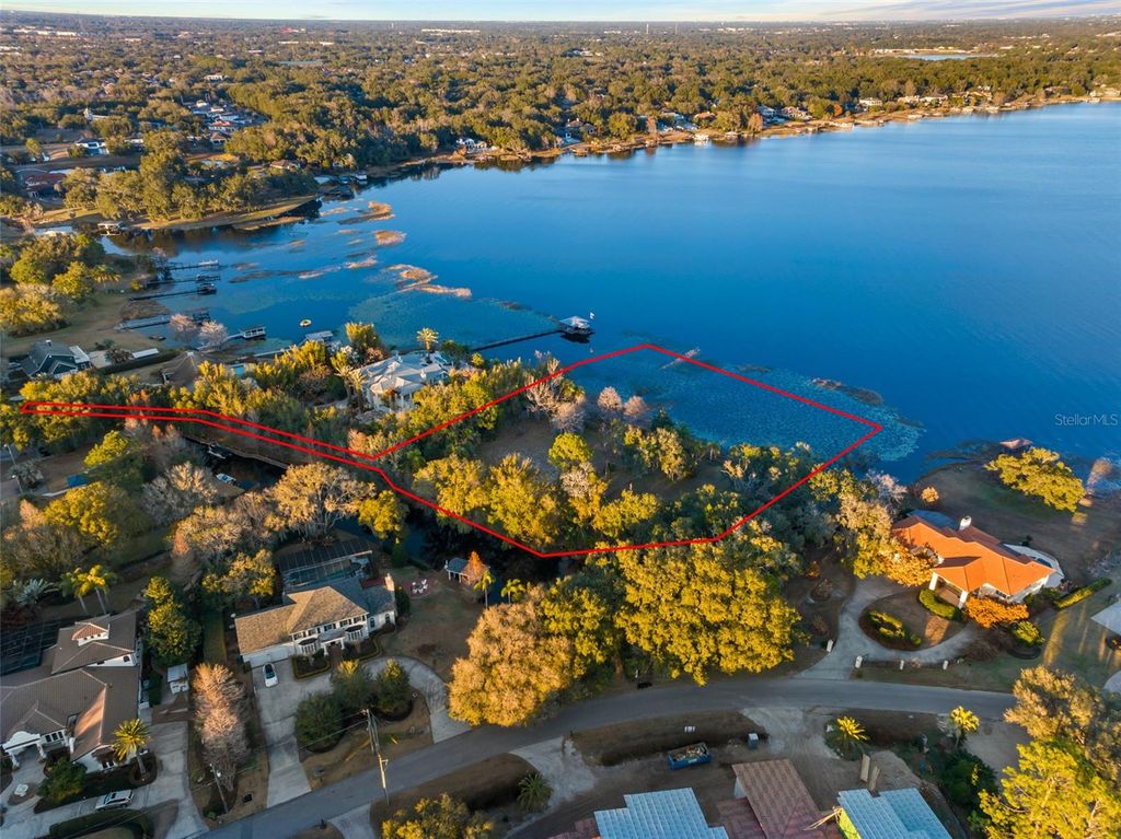 Image 4 of property listing at 11010 SCHOONER WAY, Windermere, FL 34786