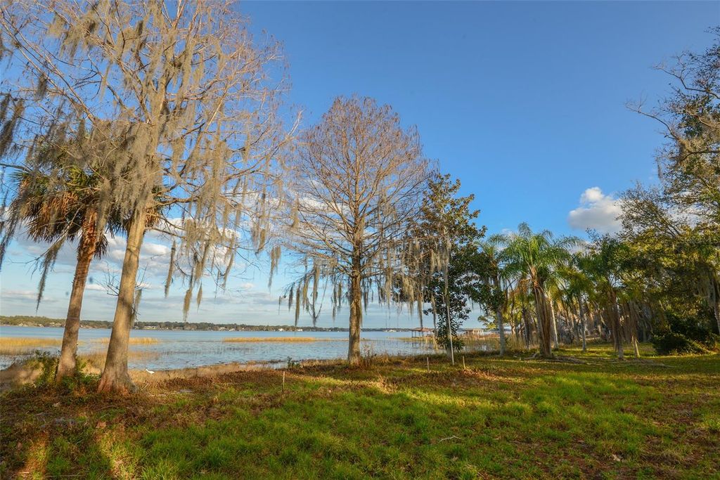 Image 32 of property listing at 11010 SCHOONER WAY, Windermere, FL 34786