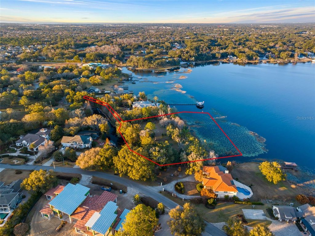 Image 6 of property listing at 11010 SCHOONER WAY, Windermere, FL 34786