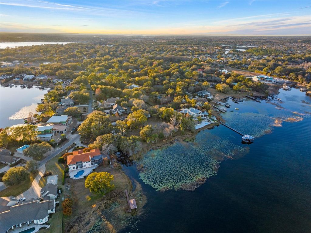 Image 9 of property listing at 11010 SCHOONER WAY, Windermere, FL 34786