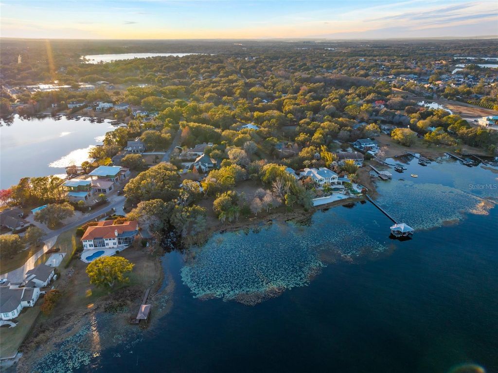 Image 10 of property listing at 11010 SCHOONER WAY, Windermere, FL 34786