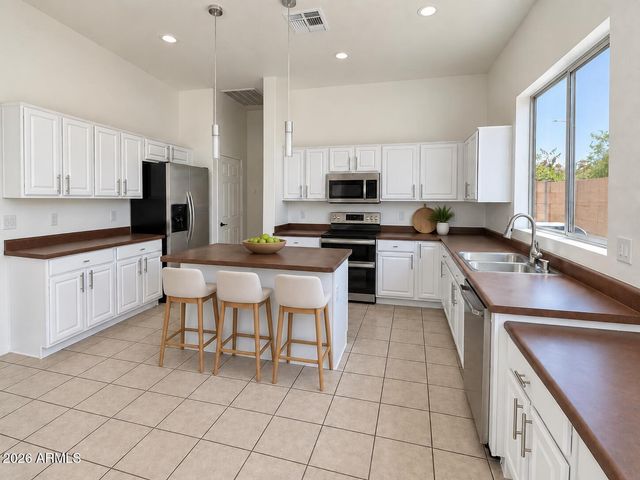 770 W CHERRYWOOD Drive, Chandler, AZ 85248