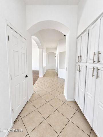 770 W CHERRYWOOD Drive, Chandler, AZ 85248