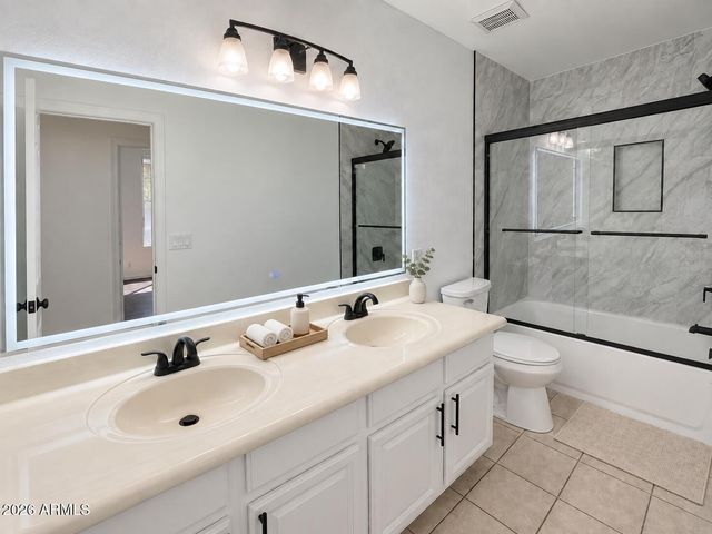 770 W CHERRYWOOD Drive, Chandler, AZ 85248