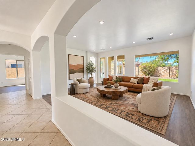 770 W CHERRYWOOD Drive, Chandler, AZ 85248